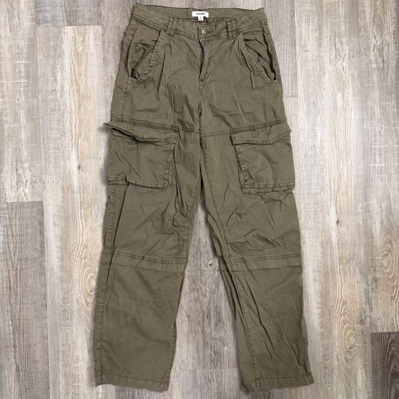 Garage Other - Garage Olive Green Women’s Cargo Pants-size 05 *like NEW*